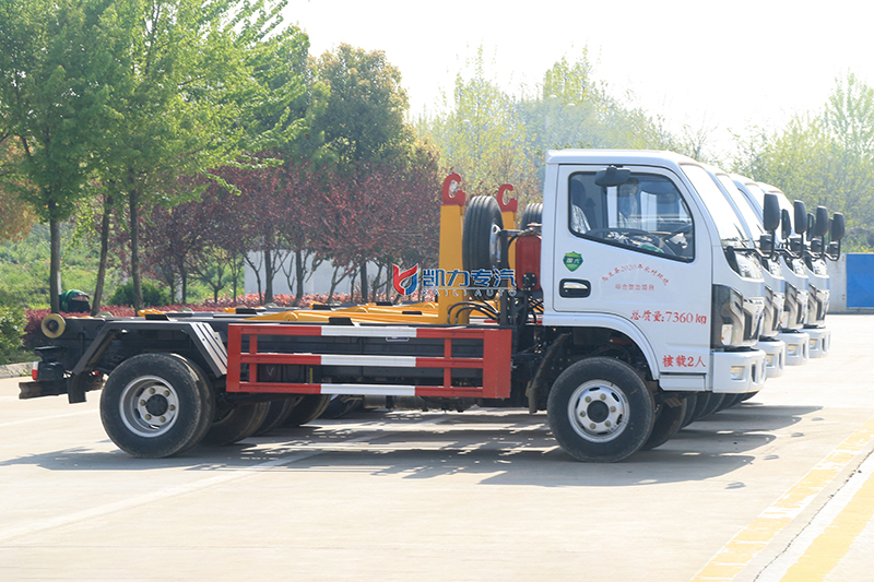 （蓝牌 黄牌）东风小(xiǎo)福瑞卡勾臂垃圾車(chē)（5方）