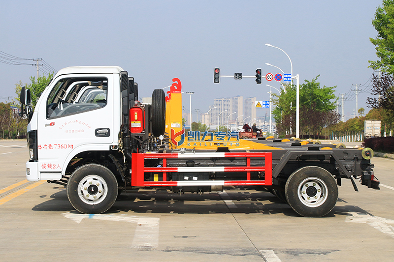 （蓝牌 黄牌）东风小(xiǎo)福瑞卡勾臂垃圾車(chē)（5方）