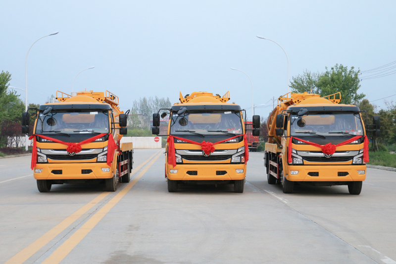 东风大多(duō)利卡清洗吸污車(chē)（一體(tǐ)罐）（清水 污水9.5方）