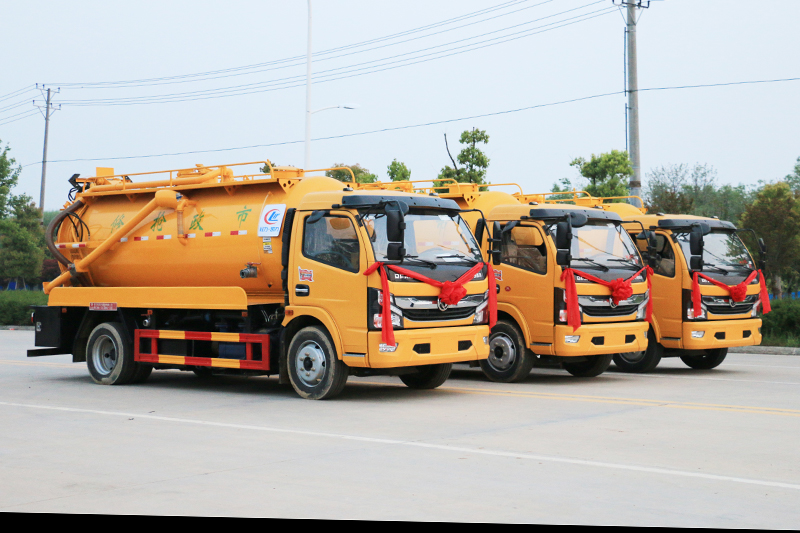 东风大多(duō)利卡清洗吸污車(chē)（一體(tǐ)罐）（清水 污水9.5方）