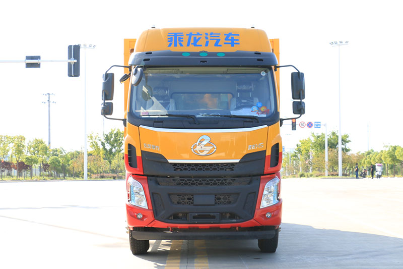 柳汽乘龙后八轮清洗吸污車(chē)（一體(tǐ)罐  可(kě)加装副发）（清水  污水21方）